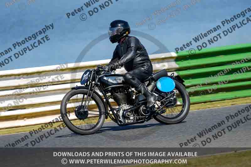 Vintage motorcycle club;eventdigitalimages;mallory park;mallory park trackday photographs;no limits trackdays;peter wileman photography;trackday digital images;trackday photos;vmcc festival 1000 bikes photographs